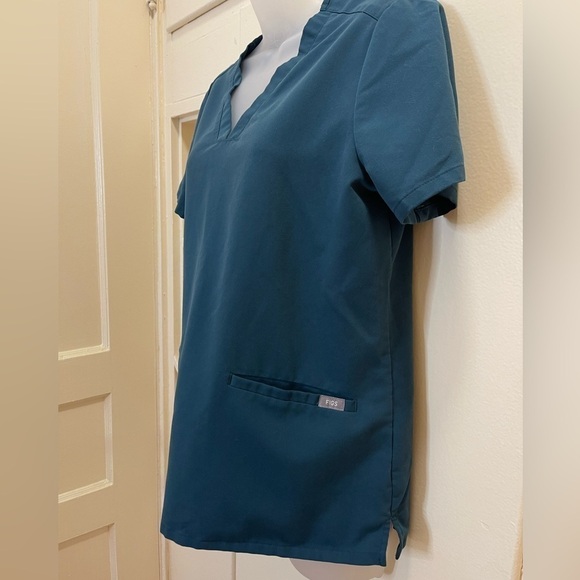 Figs Short Sleeve Technical Collection Turquoise Scrub Top Size S #0497 - Picture 2 of 9